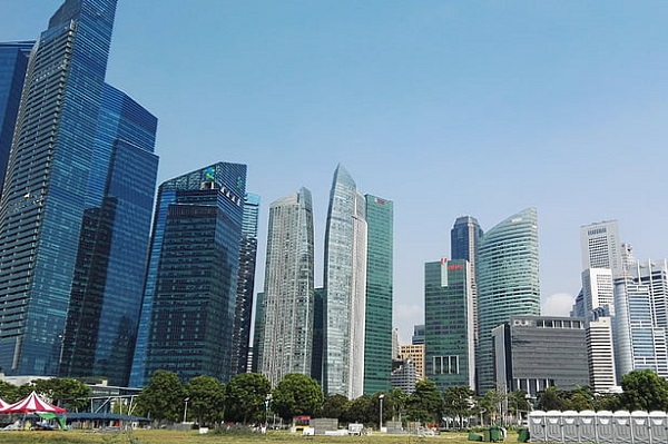 如何做到低投入全家移民新加坡