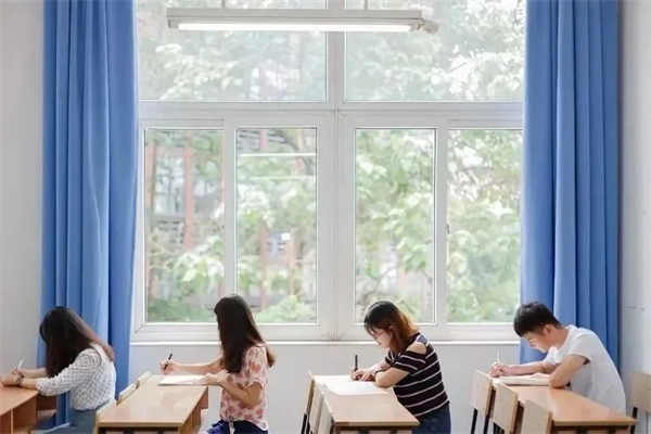 加拿大移民：越來(lái)越多家庭規(guī)劃華僑生身份